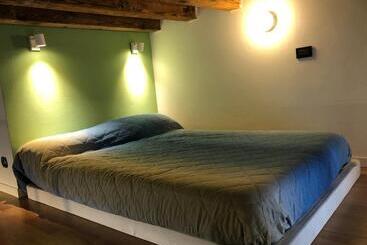 آپارتمان‌های توریست‌ها Sage House   Carozzi Apartments