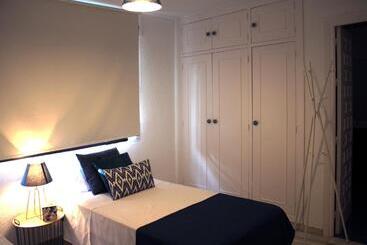 آپارتمانهای توریستها The Garden & Pool House Banus