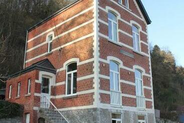 ツーリストアパートメント Villa Louise