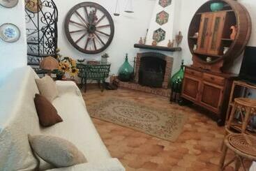 Жильё для туристов Marisa S House