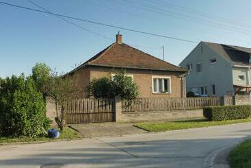 דירות לתיירים Nagyiék Háza / Granny S House