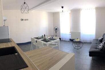 شقق خاصة سياحية Spacieux, Climatisé, Quartier Calme, Proche Château, Le Cocon De Joy