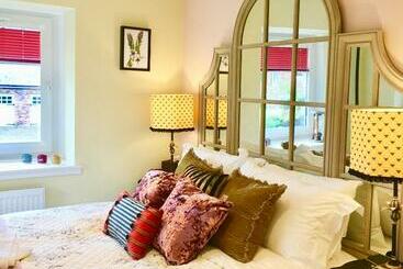 Жильё для туристов The Little Beech Tree