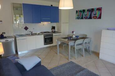 شقق خاصة سياحية Apartment Azzurra Mit Terrasse Wenige Schritte Zum Strand Inkl Parkplatz