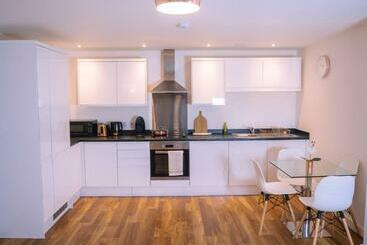 דירות לתיירים Modern Two Bed Apartment Near Stadium