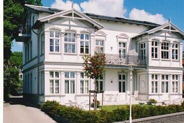 Жильё для туристов Villa Baroni Bf Nur 200m Vom Ostseestrand Entfernt