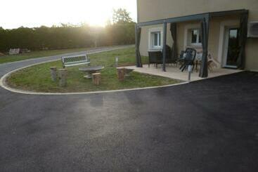 Жильё для туристов Gîte à La Traverse Des Chemins