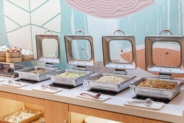 Hanting Hotel Wuhan Guanggu Plaza