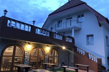 ホテル Amadeus Villa