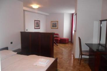 호텔 Villa Mali Raj