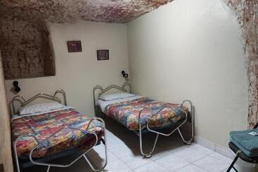 Radeka Downunder Underground Motel