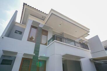 Hotel Reddoorz Near Rs Patria Ikkt