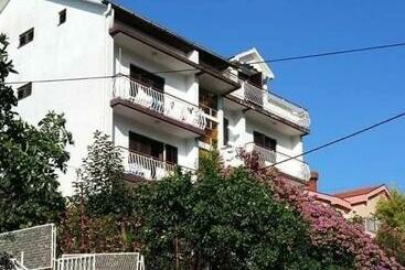 بنسيون Privatan Smeštaj Igalo