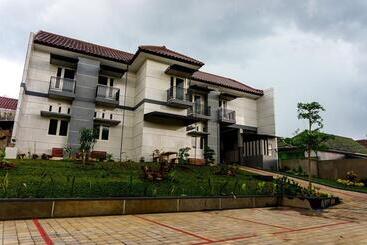 בית מלון כפרי Gerbera House - Kos Putri By Oyo Rooms