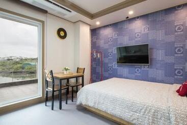 Jeju Flyjin House Pension