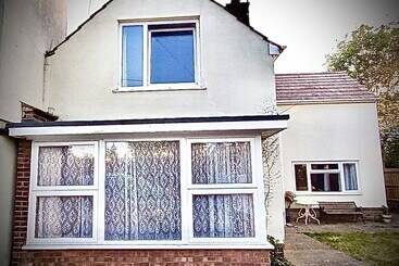 膳宿费 Amara House