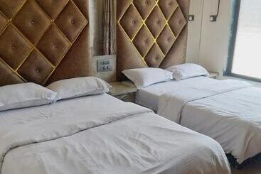 فندق Roshan Residency Matheran