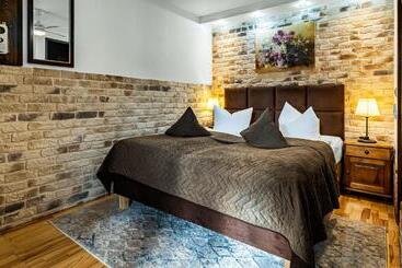 酒店 Pensjonat Miejski