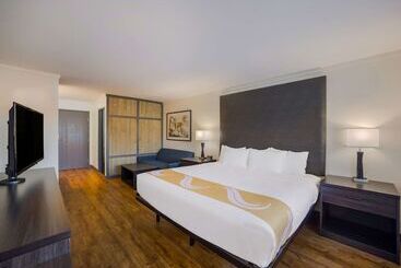 Отель Quality Inn & Suites Castle Rock/SW Denver