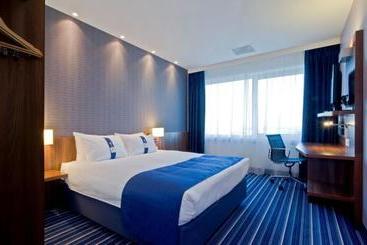 هتل Holiday Inn Express Voronezh  Kirova, An Ihg