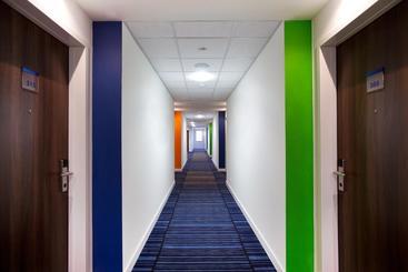 هتل Holiday Inn Express Voronezh  Kirova, An Ihg