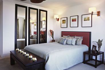 هتل The Somerset On Grace Bay