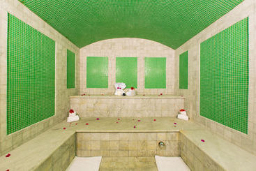 هتل The Somerset On Grace Bay