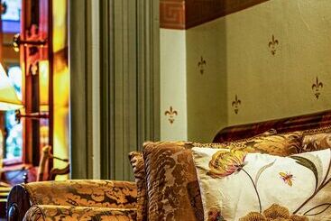 هتل The Corinda Collection