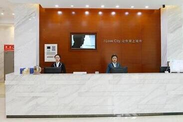 Отель City Comfort Inn Lichuan Railway Station Tenglong Cave