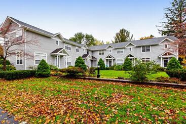 בית מלון כפרי Beacon Court D