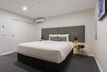 Avenue Hotel Canberra