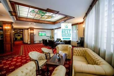 فندق Golden House