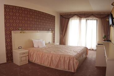 בית מלון כפרי Majestic