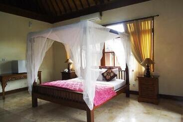 Pande Permai Bungalows