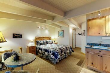 ホテル Many Springs Lakefront Condo #221