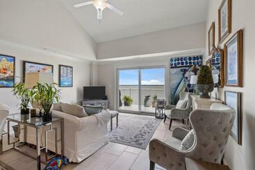 酒店 Nautical Club #702