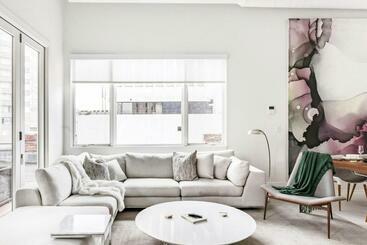 ホテル Rooftop Condo