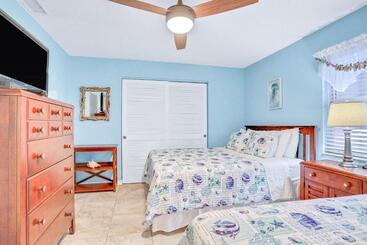 فندق Sea Breeze 702