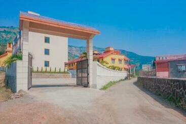 בית מלון כפרי Serenity By Devansh Near Ekvira Devi Temple