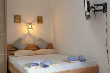 膳宿费 Orhideja Visoko