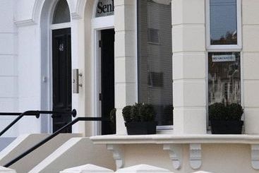 تختخواب و صبحانه Senlac Guesthouse