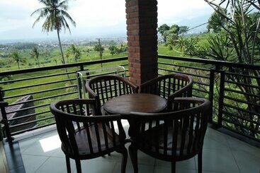 酒店 Bukit Alamanda Resort & Resto