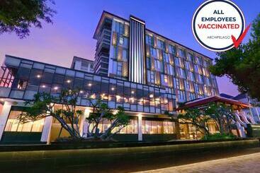 בית מלון כפרי Harper Malioboro Yogyakarta By Aston