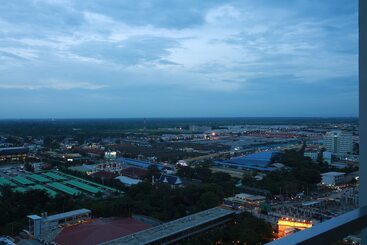 호텔 Holiday Palace