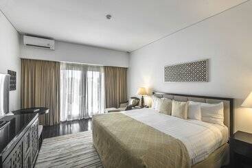 בית מלון כפרי Lido Lake Resort By Mnc