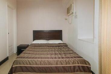 בית מלון כפרי Sunette Tower Makati