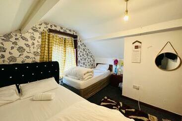 مبيت وإفطار Unique Private Rooms