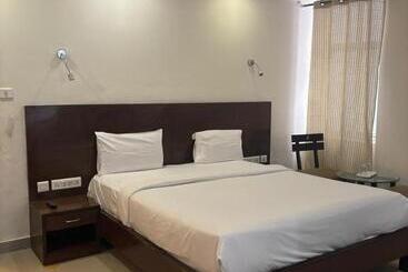 هتل Tipsyy Inn & Suites Jaipur