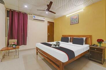 Collection O Hotel Moon Light