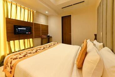 ホテル Avalon Palms Agra